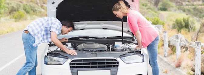 Das Auto macht Geräusche beim Langsam-Fahren? Das sollten Sie nicht ignorieren.