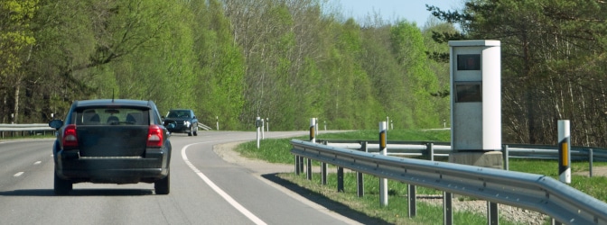 Durch Blitzer auf der B36 können Verkehrssünder überführt werden.