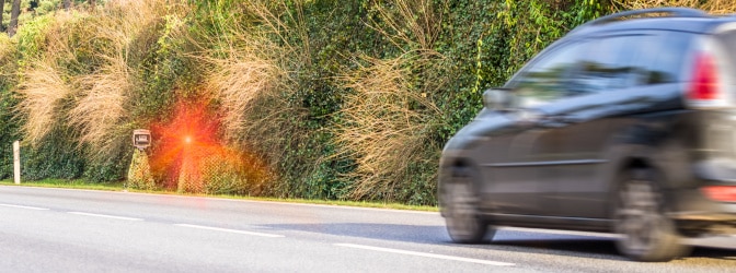 In unserem Ratgeber erfahren Sie, an welchen Standorten Sie mit einem Blitzer auf der B64 rechnen müssen.