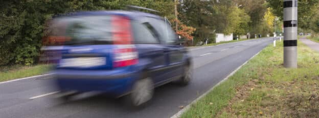 Geschwindigkeitsbegrenzung außerorts | Bussgeldkataloge.de