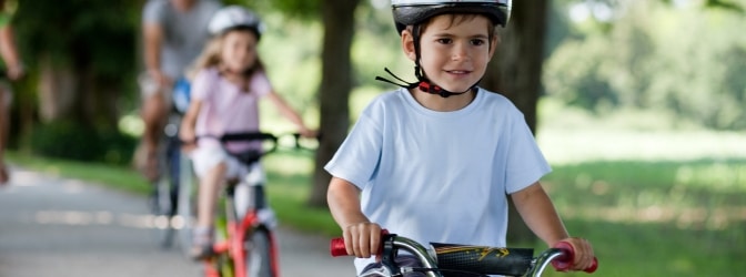 Die Verkehrserziehung mit dem Fahrrad findet nicht nur in der Schule statt.