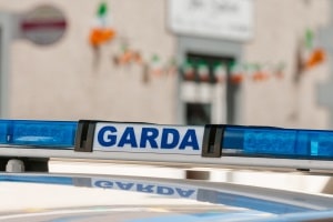 Die allgemeinen Vorfahrtsregeln gelten in Irland, wenn Verkehrszeichen nichts Gegenteiliges bestimmen.
